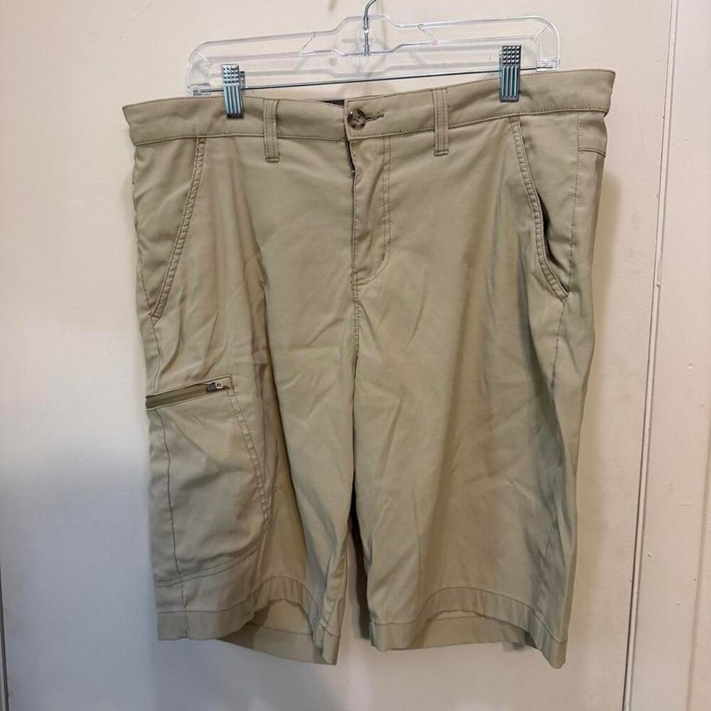 Weatherproof Men's Tan and Cream Shorts